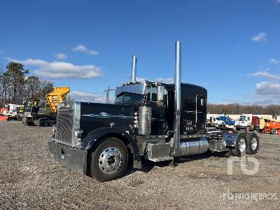 Photo of a 2005 Peterbilt 379