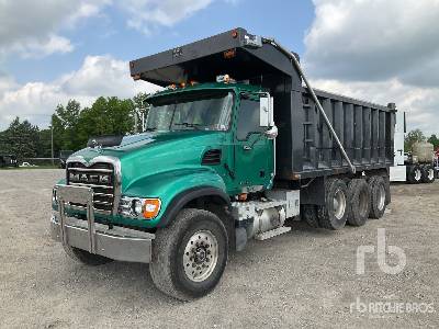 Photo of a 2005 Mack CV713