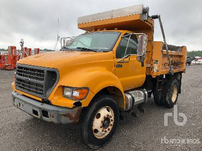 Photo of a 2002 Ford F-650