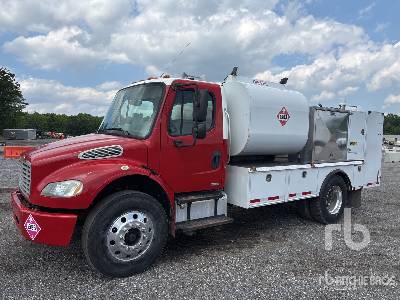 Photo of a 2007 Freightliner M2 106