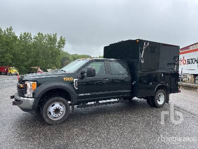 Photo of a 2017 Ford F-450