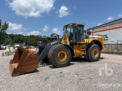 Photo of a 2015 John Deere 824K-II