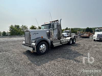 Photo of a 2011 Kenworth W900