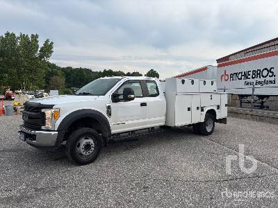 Photo of a 2017 Ford F-450