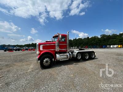 Photo of a 2016 Peterbilt 389