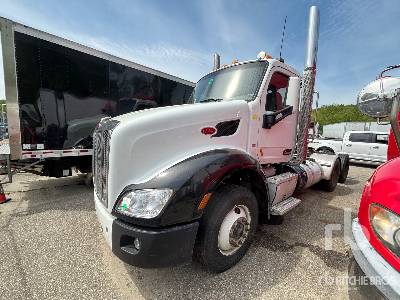 Photo of a 2014 Peterbilt 579