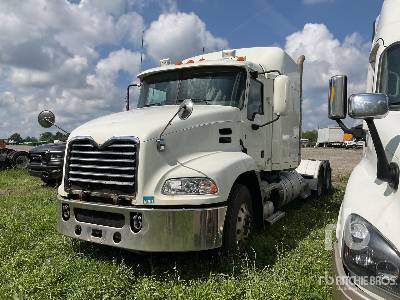 Photo of a 2014 Mack CXU613