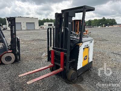 Photo of a 2000 Crown RC3020-30