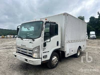 Photo of a 2014 Isuzu NRR