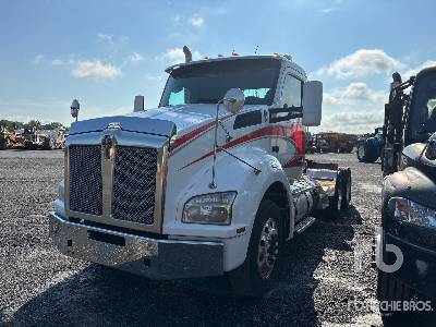Photo of a 2015 Kenworth T880