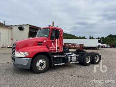 Photo of a 2017 Mack CXU613 PINNACLE