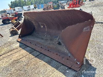 Photo of a  Caterpillar 138.5 in 6200 lb Side Dump - Fi ...