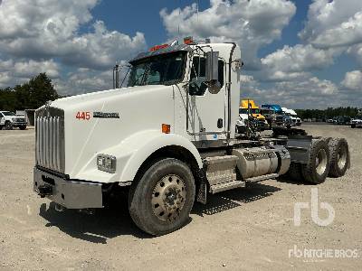 Photo of a 2023 Kenworth T800