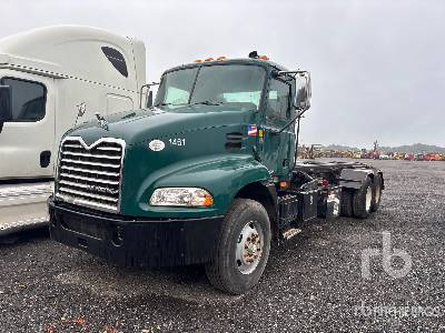 2009 MACK  CXU612 PINNACLE  6x2  Rolloff Truck