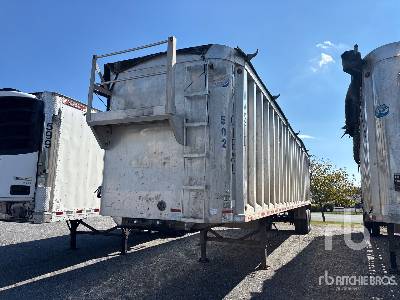 2006 Summit 45 ft T/A Aluminum