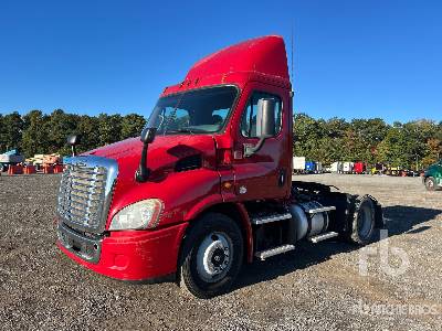 2016 FREIGHTLINER  CASCADIA 113  4x2  Truck Tractor (S/A)