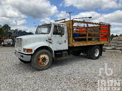 1990 INTERNATIONAL 4600 4x2 Flatbed Truck 1990 INTERNATIONAL 4600 4x2 Flatbed Truck