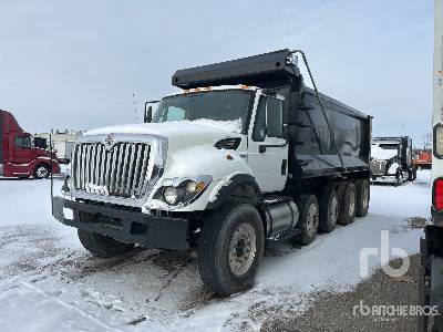 Photo of a 2013 International 7400