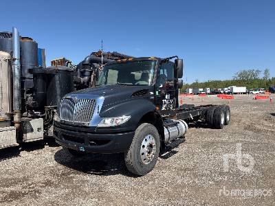 Photo of a 2008 International 4400 SBA