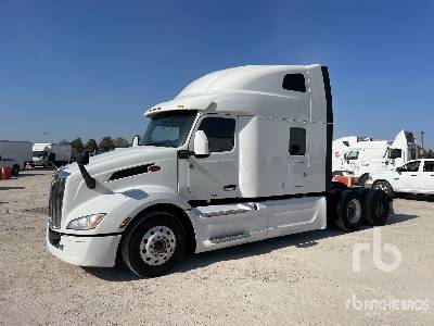 Photo of a 2023 Peterbilt 579