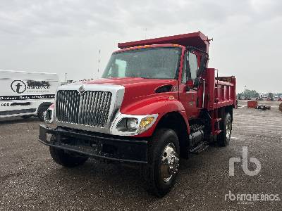 Photo of a 2005 International 7300