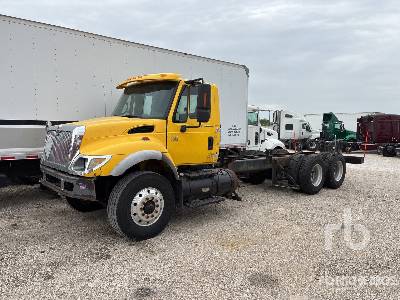 Photo of a 2006 International 7400