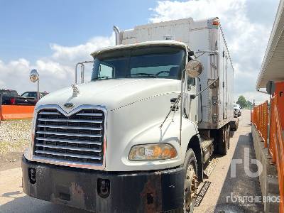 Photo of a 2006 Mack CXN613