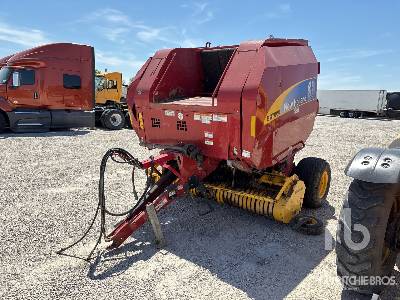 Photo of a 2010 New Holland BR7060