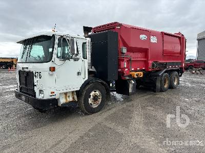 Photo of a 2011 Autocar ACX64