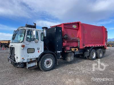 Photo of a 2009 Autocar ACX64
