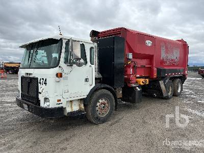Photo of a 2011 Autocar ACX64