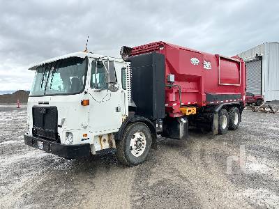 Photo of a 2011 Autocar ACX64