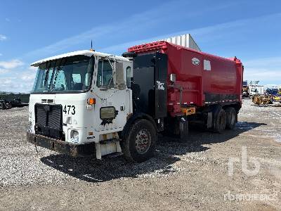 Photo of a 2011 Autocar ACX64