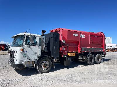 Photo of a 2011 Autocar ACX64
