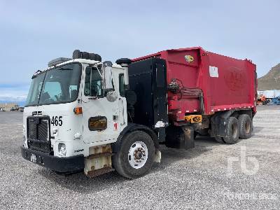 Photo of a 2009 Autocar ACX64