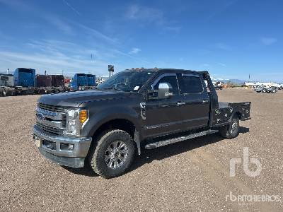 2017 FORD F-250 XLT 4x4 Crew Cab Flatbed Truck 2017 FORD F-250 XLT 4x4 Crew Cab Flatbed Truck