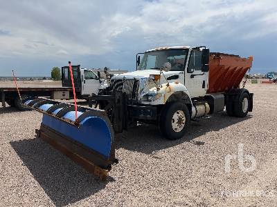 Photo of a 2007 International 7400