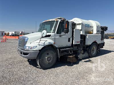 Photo of a 2016 International 4300SBA