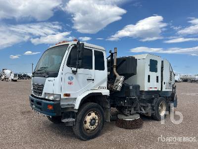 Photo of a 2010 Nissan 2011 Schwarze M6000 on