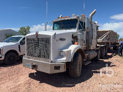 Photo of a 2001 Kenworth T800B