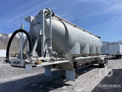 1983 J & L 3466 1600 cft T/A Pneumatic Bulk Trailer 1983 J & L 3466 1600 cft T/A Pneumatic Bulk Trailer