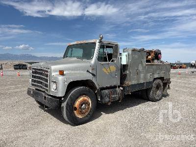 1985 INTERNATIONAL 1954 4x2 Utility Truck 1985 INTERNATIONAL 1954 4x2 Utility Truck