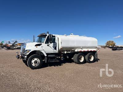 2013 INTERNATIONAL 7400 4000 gal 6x4 Water Truck 2013 INTERNATIONAL 7400 4000 gal 6x4 Water Truck
