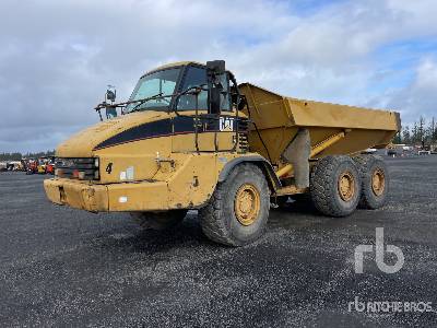 Photo of a 2004 Caterpillar 730