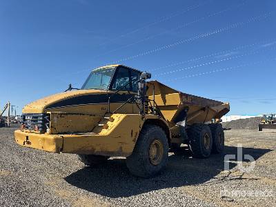 Photo of a 2005 Caterpillar 735