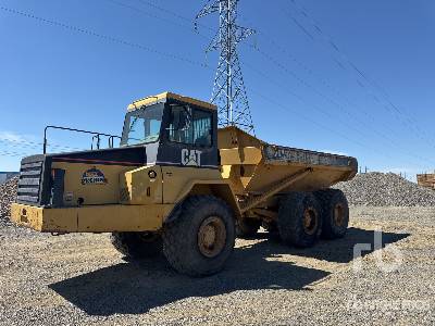 Photo of a 1998 Caterpillar D250E