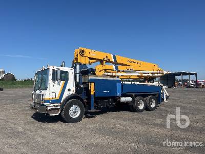 Photo of a 2002 Mack MR688S