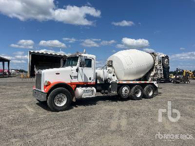 Photo of a 2015 Peterbilt 365