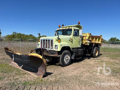Photo of a 1995 International 2574