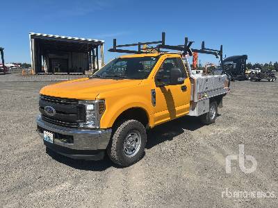 2019 FORD F-250 4x4 Flatbed Truck 2019 FORD F-250 4x4 Flatbed Truck